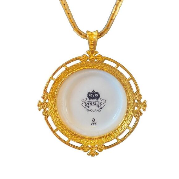 Vintage Aynsley England Hand Painted Porcelain Pendant on Gold Toned Chain. - Picture 6 of 6
